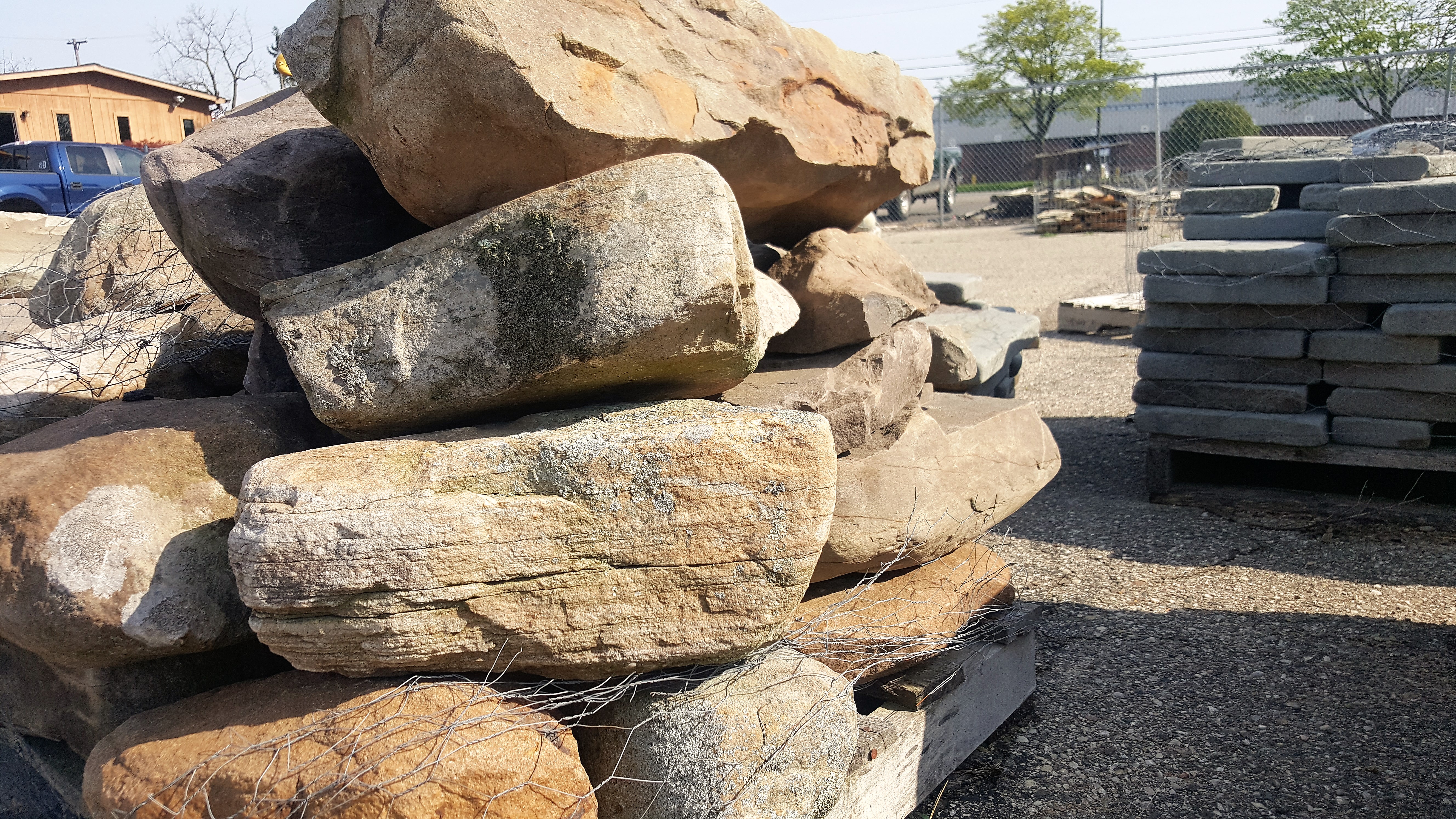 Penn Medium Fieldstone & Wallstone Penn Medium Fieldstone & Wallstone